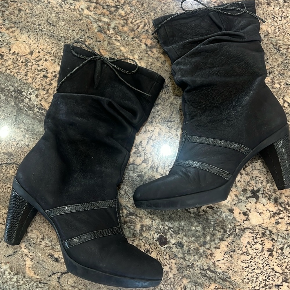 Sleek Black Heeled Boots with Ruched Design